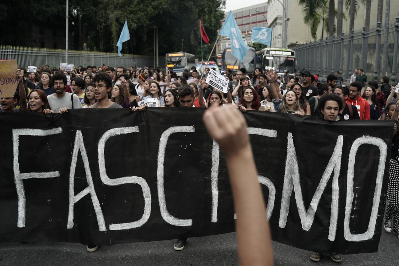 A PROPÓSITO DEL FASCISMO